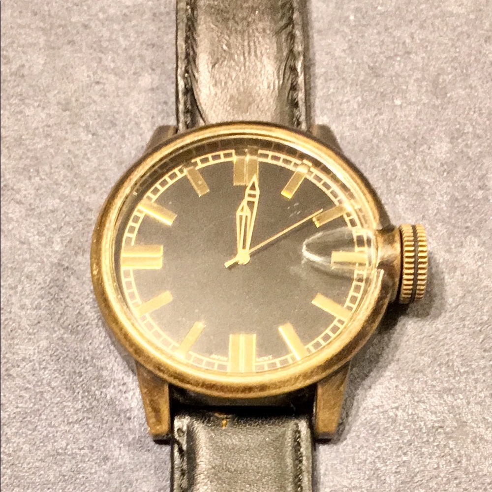 Casual Aldo Watch for men with leather band EUC